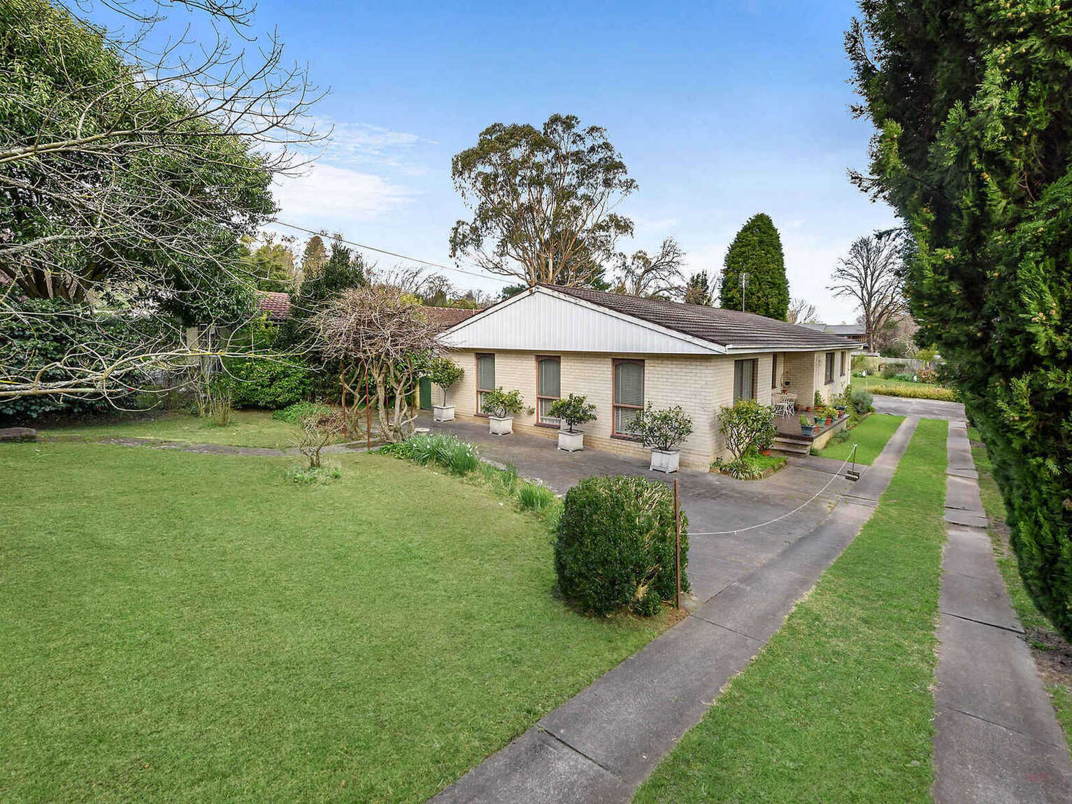 17 Banksia Street Bowral 17 Banksia Street Bowral