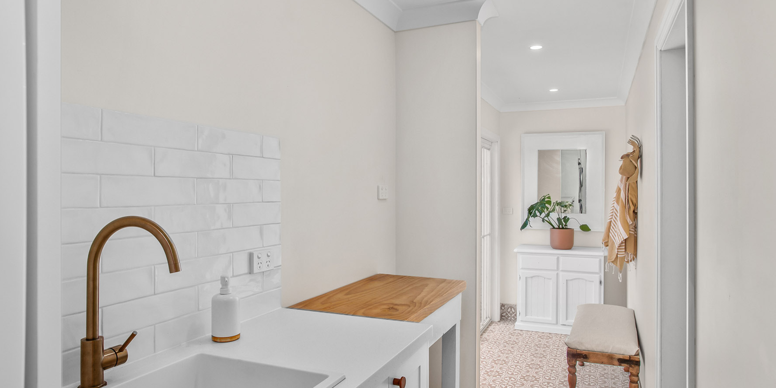 71 Middle Road Exeter