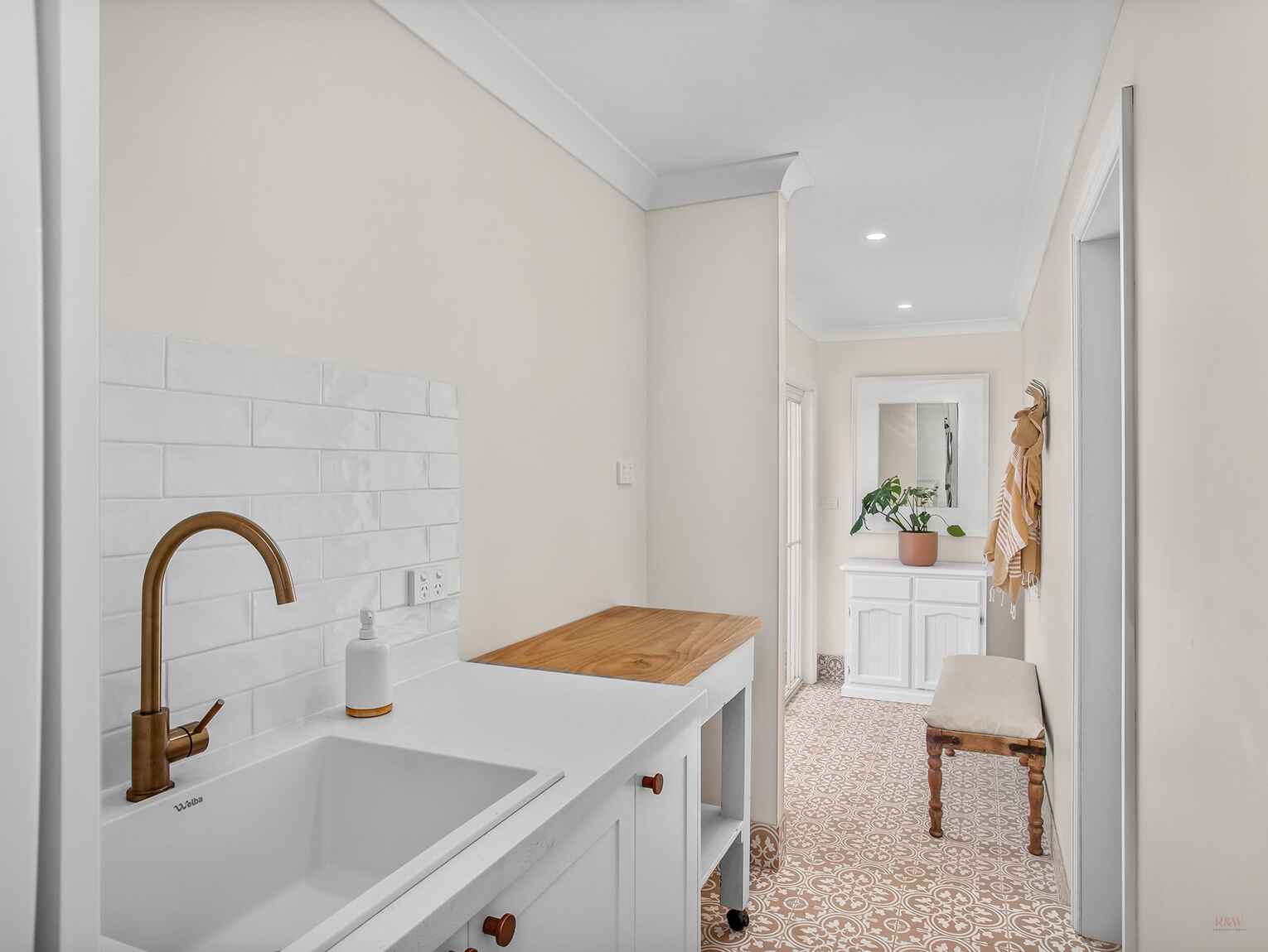 71 Middle Road Exeter