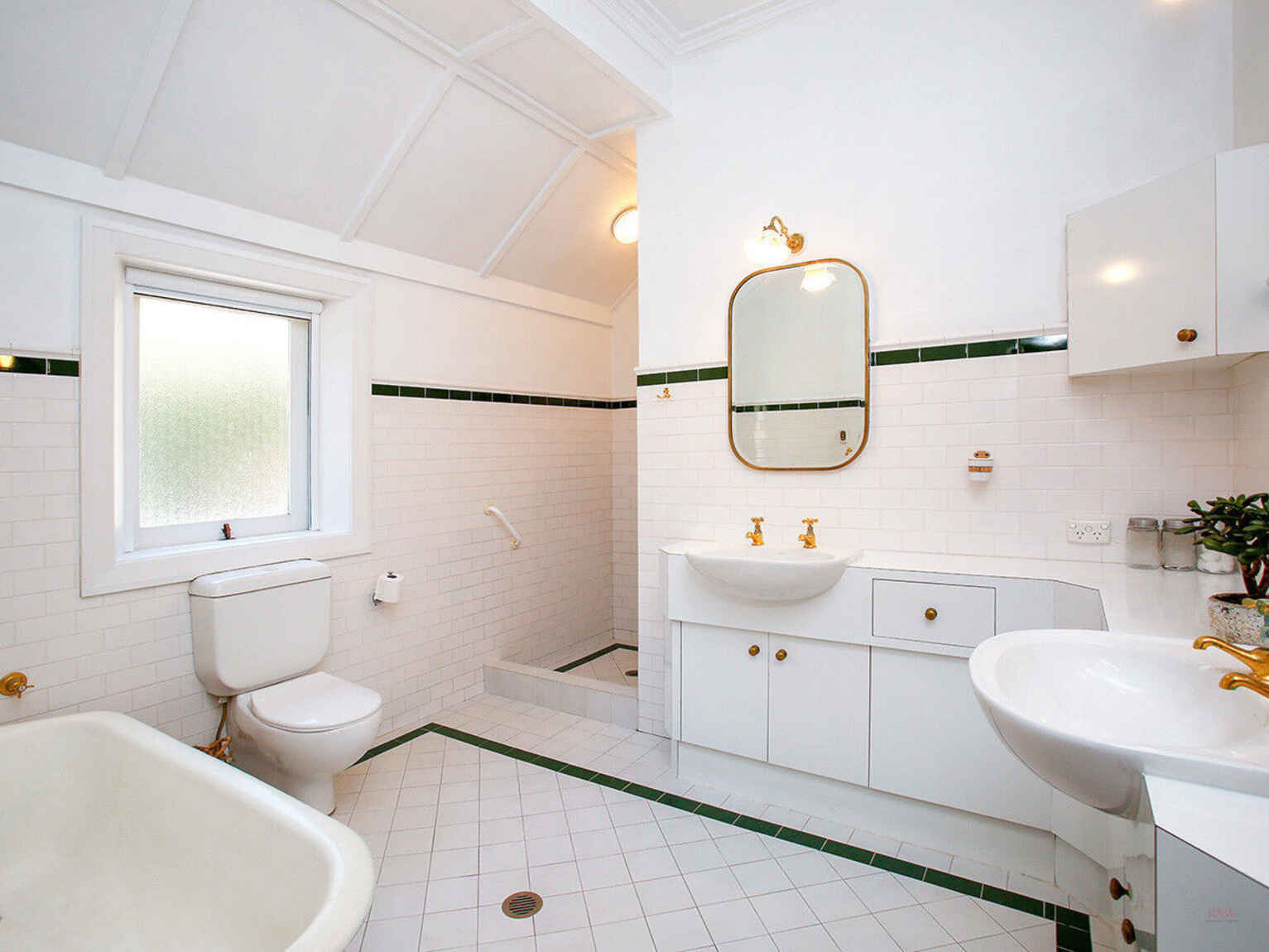 31-33 Robertson Road Moss Vale