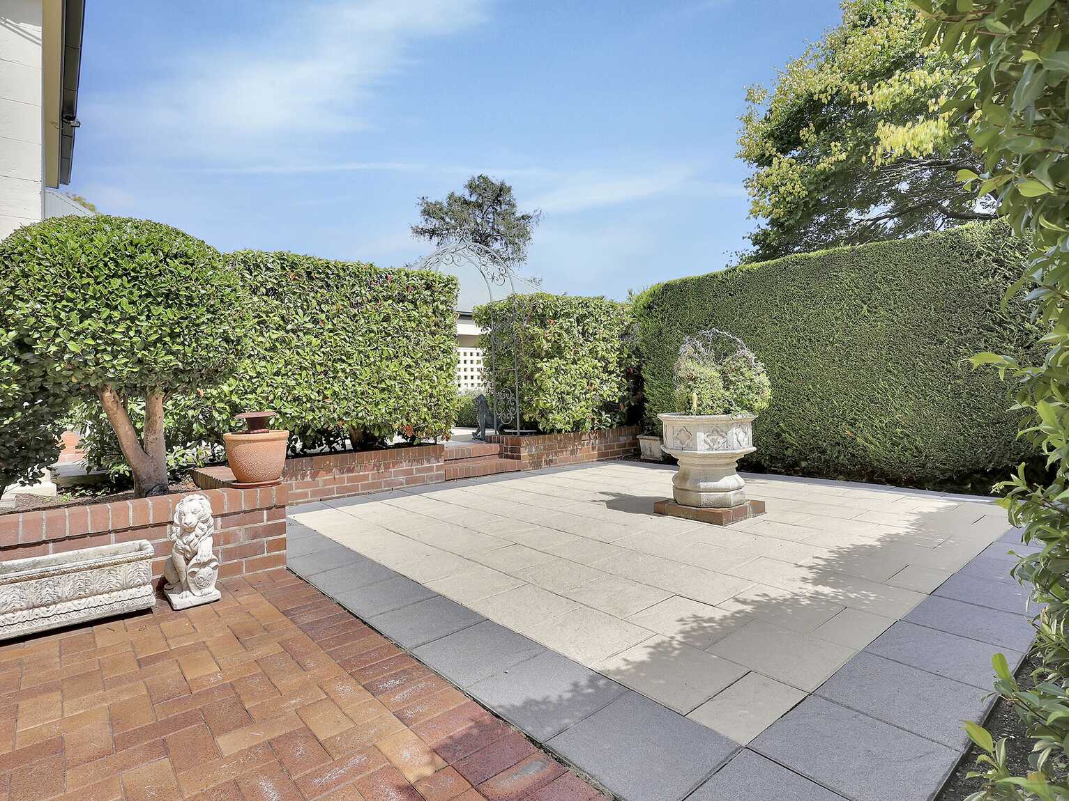 2/12 Arthur Street Moss Vale