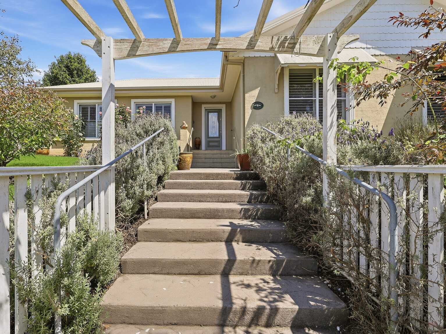 2 Lansdown Place Moss Vale