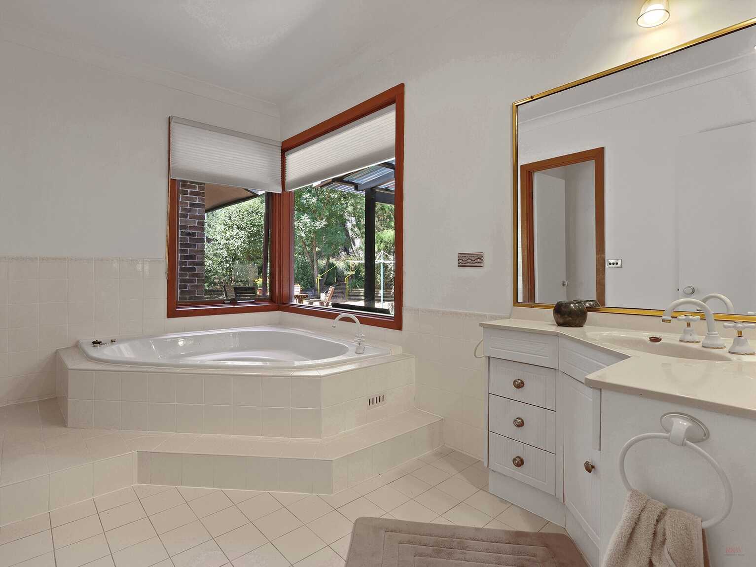 9 Farnborough Drive Moss Vale