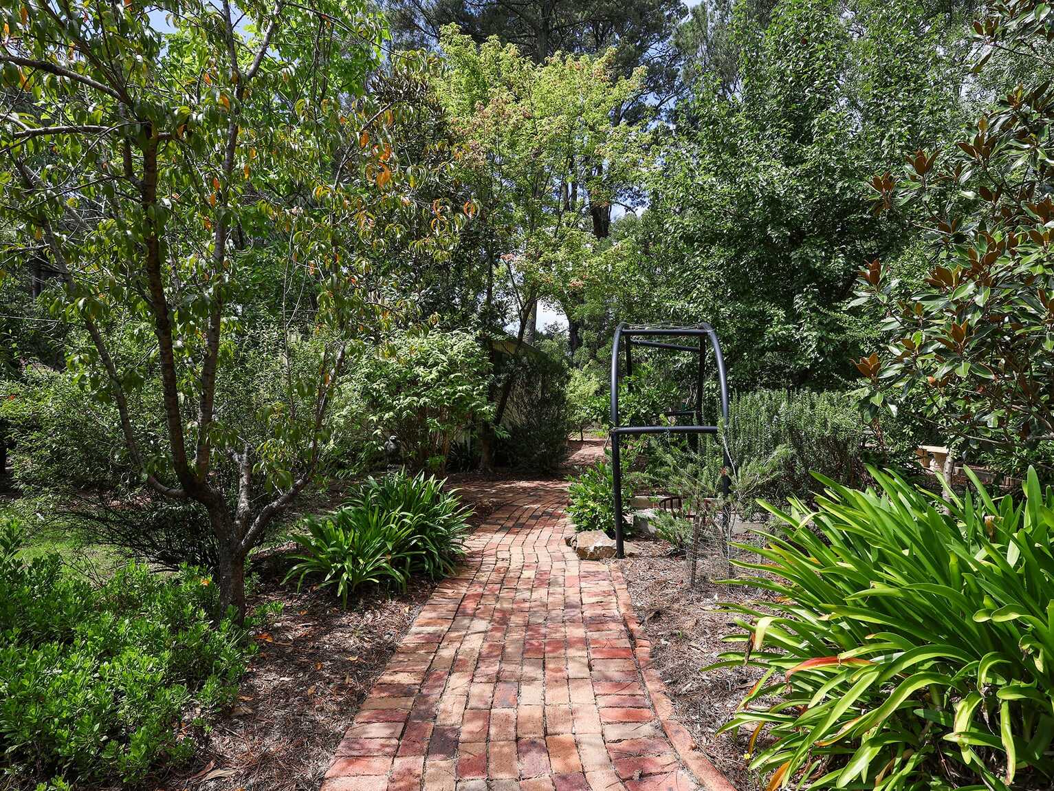 9 Farnborough Drive Moss Vale