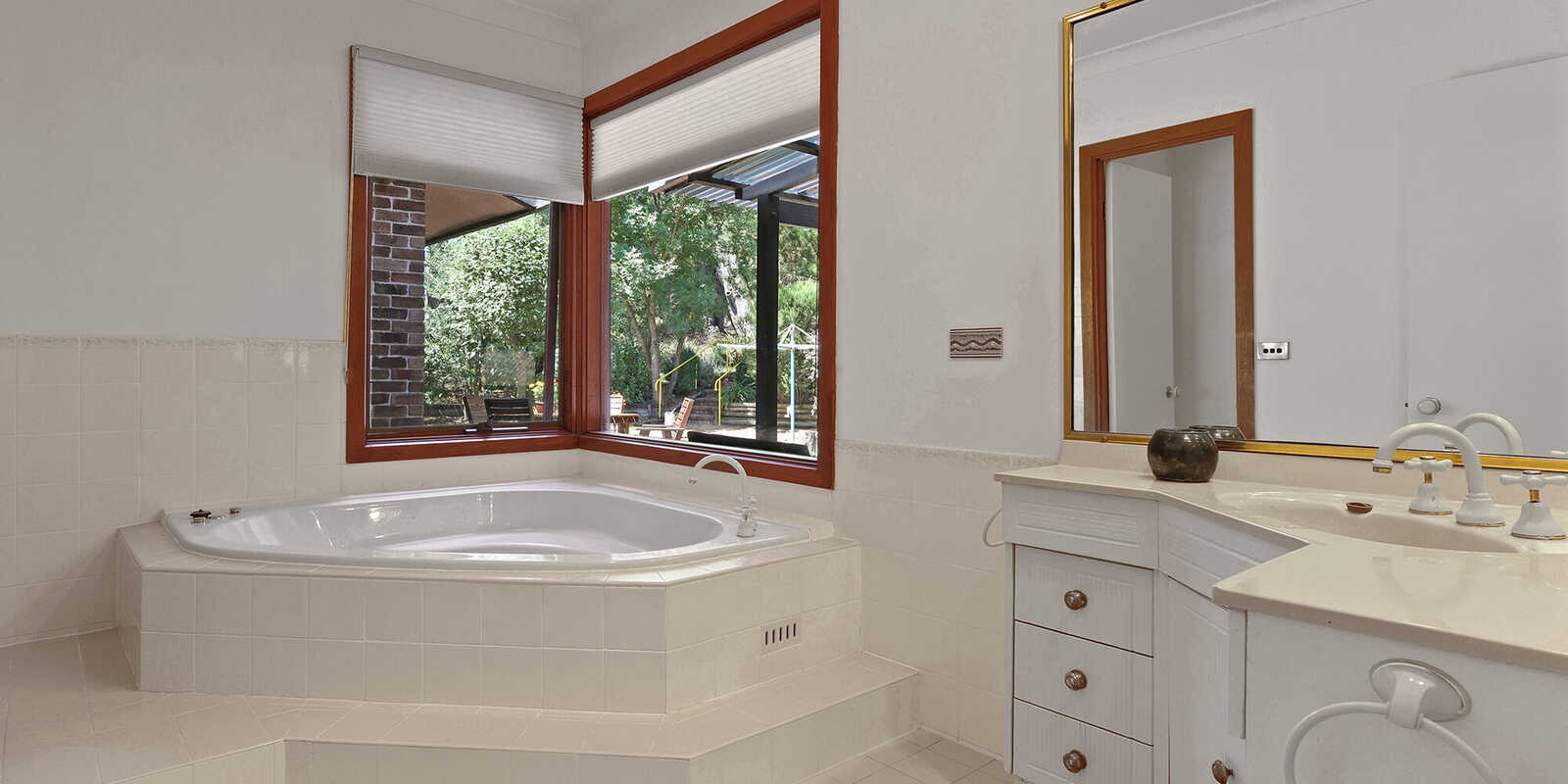 9 Farnborough Drive Moss Vale 9 Farnborough Drive Moss Vale