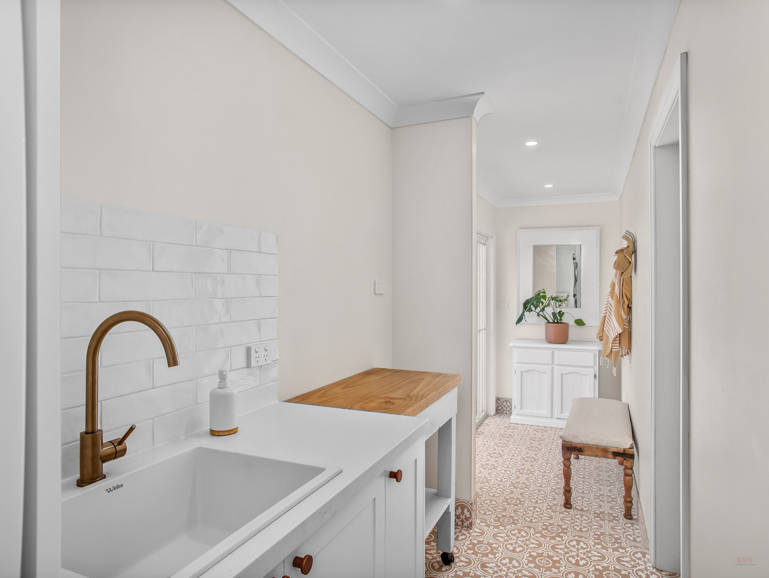 71 Middle Road Exeter